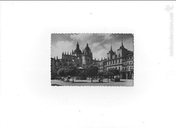 Postales: POSTAL DE SEGOVIA PLAZA DEL GENERALISIMO - Foto 1