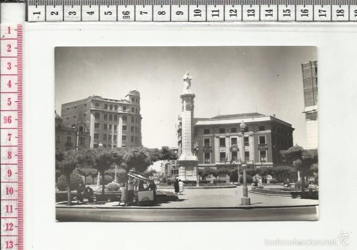 Postales: 14.465 TARJETA POSTAL BLANCO Y NEGRO, PLAZA CALVO SOTELO, PUESTO DE HELADOS, LEON