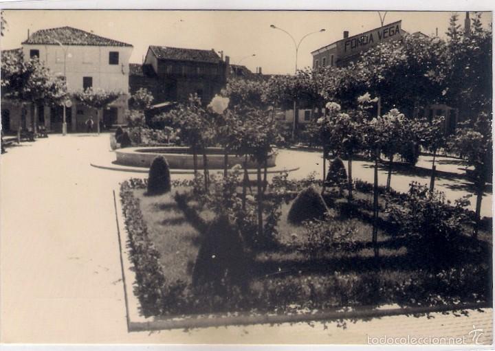 Postais: POSTAL DE MELGAR DE FERNAMENTAL , JARDINES DE LA PLAZA MAYOR.