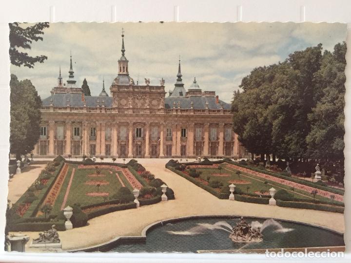 Postales: POSTAL LA GRANJA DE SAN ILDEFONSO (SEGOVIA).PALACIO DESDE LA CASCADA NUEVA. SIN CIRCULAR.