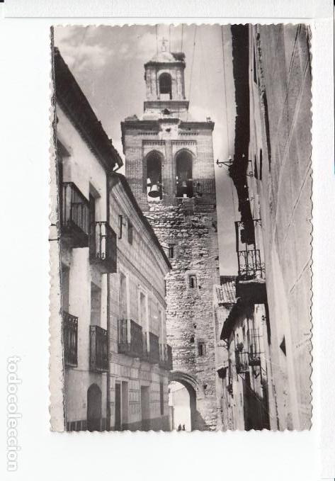 Postales: AREVALO (AVILA).- CALLE DE SANTA MAR&Iacute;A Y TORRE DE LA ANTIGUA IGLESIA SANTA MARIA LA MAYOR