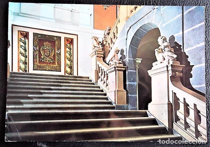 Postales: Palacio Real de Riofr&iacute;o (Segovia). 2 Detalle de la escalera. Escudo de Oro. Usada