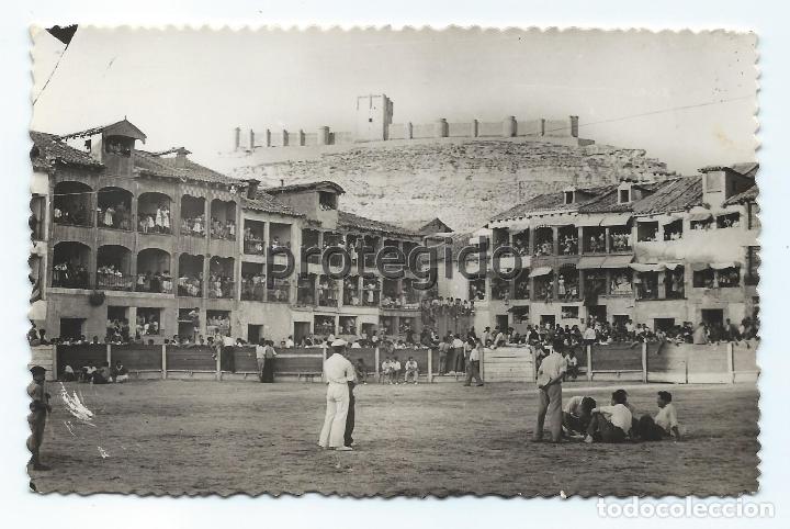 Postales: POSTAL. PE&Ntilde;AFIEL. 28 PLAZA DE TOROS Y CASTILLO. EDICIONES SICILIA.