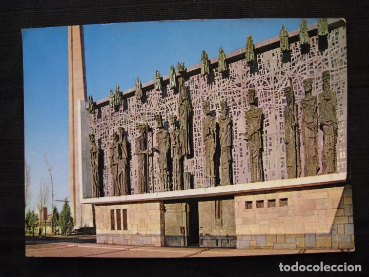 Postales: POSTAL LEON - SANTUARIO DE NUESTRA SE&Ntilde;ORA DEL CAMINO - FACHADA - CENTRO.