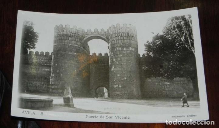 Postales: FOTO POSTAL DE AVILA, PUERTA DE SAN VICENTE, ED. ARRIBAS 5, SIN CIRCULAR