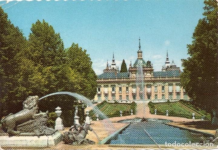 Postales: LA GRANJA DE SAN ILDEFONSO PALACIO DESDE EL TEMPLETE DE LAS TRES GRACIAS