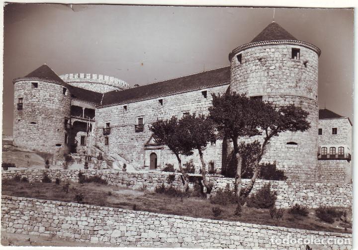 Postales: PE-563  LAS NAVAS DEL MARQU&Eacute;S. ESCUELA DE MAGISTERIO