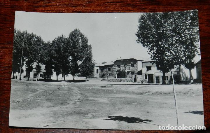 Postales: FOTO POSTAL DE NAVARREDONDA DE LA SIERRA (AVILA) BARRIO NUEVO, FOTO MAYORAL, ESCRITA, SIN CIRCULAR