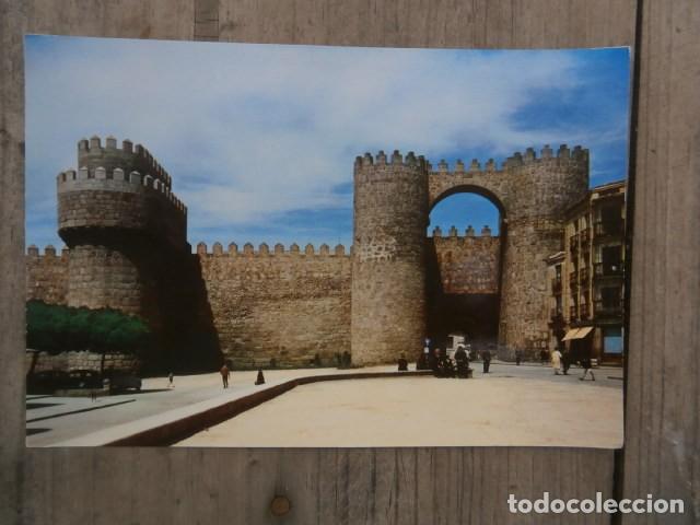 Postales: Postal, Avila , Murallas, entrada por la puerta de Santa Teresa