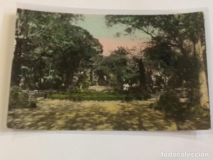 Postales: 21 Benavente Jardines de la Rosaleda M. Ma&ntilde;anes. Sin circular.