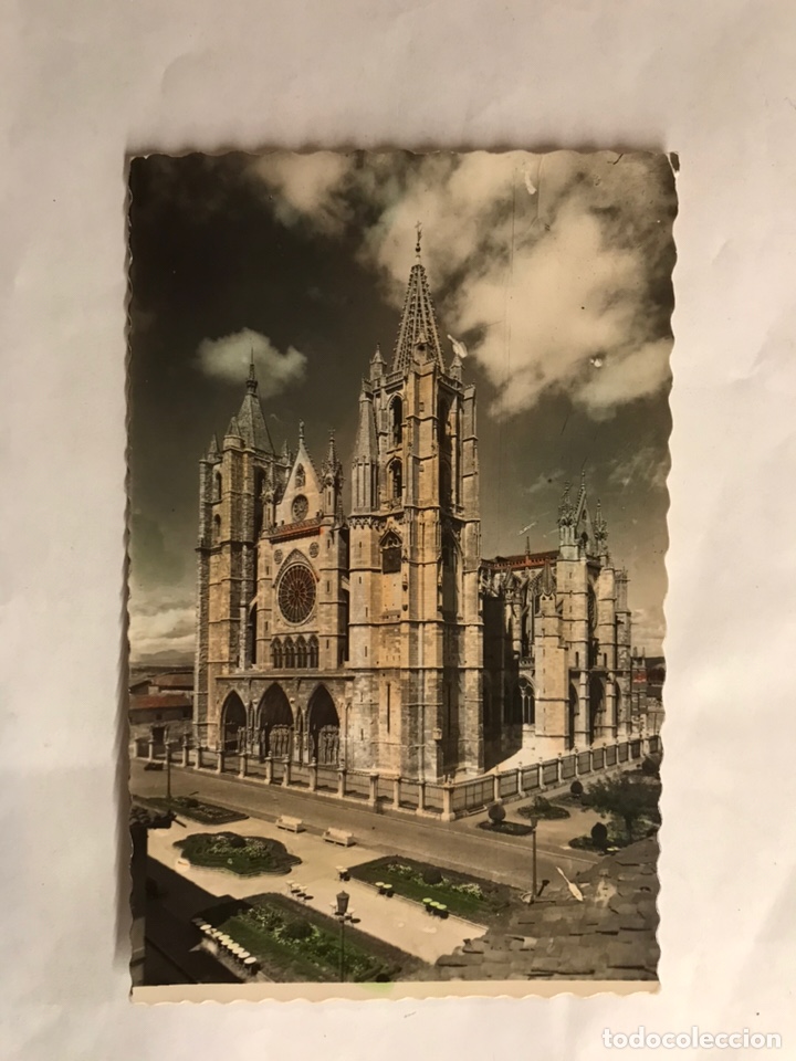 Postales: LEON. Postal COLOREADA No.10, Fachada Principal de la Catedral. Edita: Garcia Garrabella (h.1950?)
