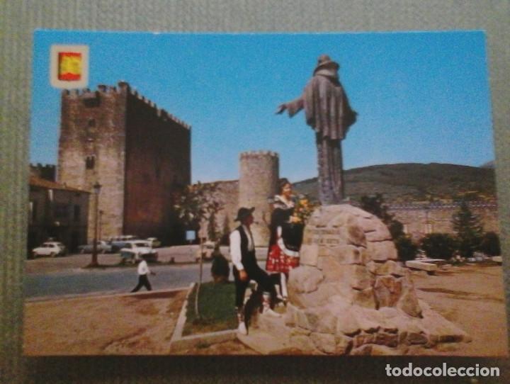 Postales: POSTAL DE SAN PEDRO AVILA PAREJA REGIONAL ESTATUA DE SAN PEDRO Y CASTILLO DEL CONDESTABLE