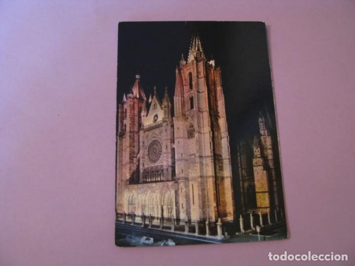 Postales: LE&Oacute;N. LA CATEDRAL ILUMINADA ED. ARRIBAS. CIRCULADA 1966. - Foto 1