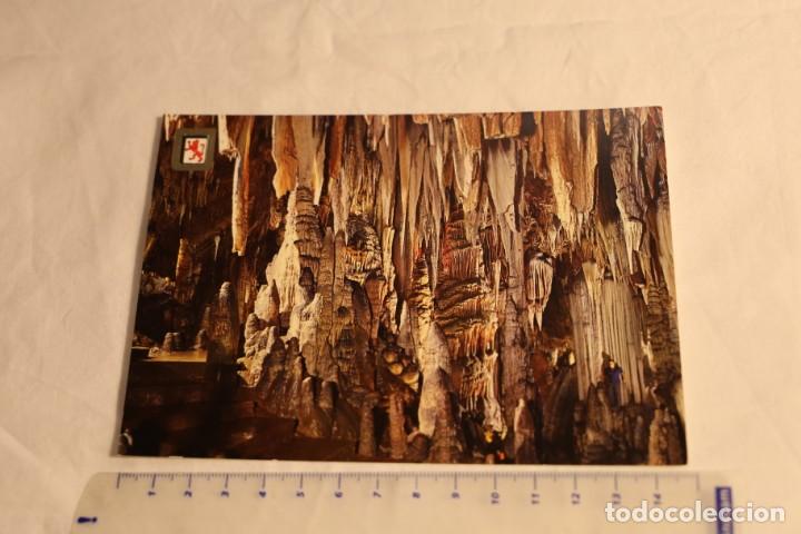 Postales: POSTAL CUEVAS DE VALPORQUERO LEON N&ordm;7 PEQUE&Ntilde;AS MARAVILLAS ESCUDO DE ORO SUBIRATS SIN CIRCULAR