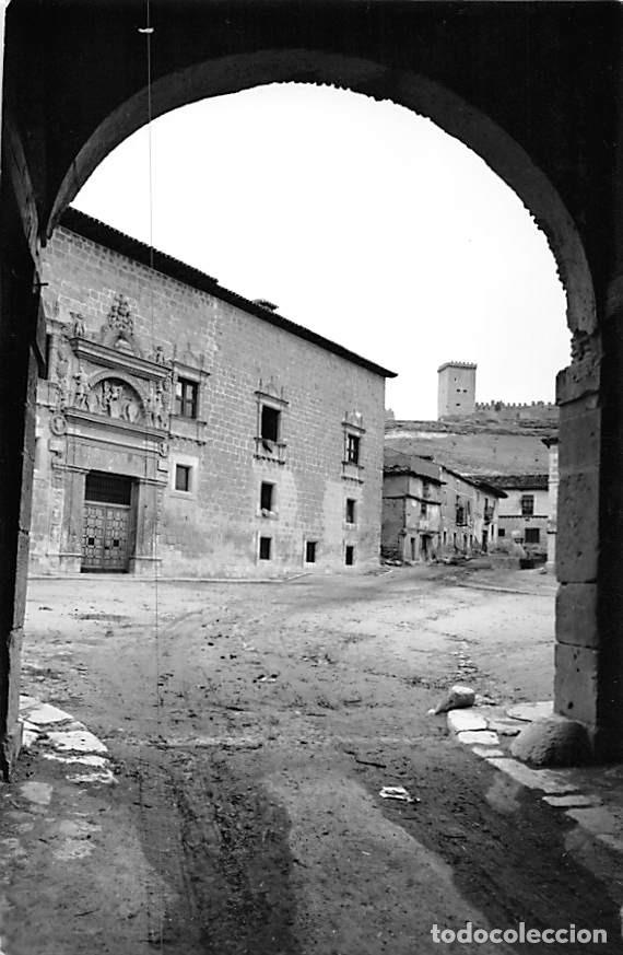 Postales: PE&Ntilde;ARANDA DE DUERO.- PLAZA MAYOR Y FACHADA DEL PALACIO