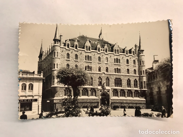 Postales: LEON. Postal No 10, Edificio Caja de Ahorros. Edita: ediciones Sicilia (h.1950?)