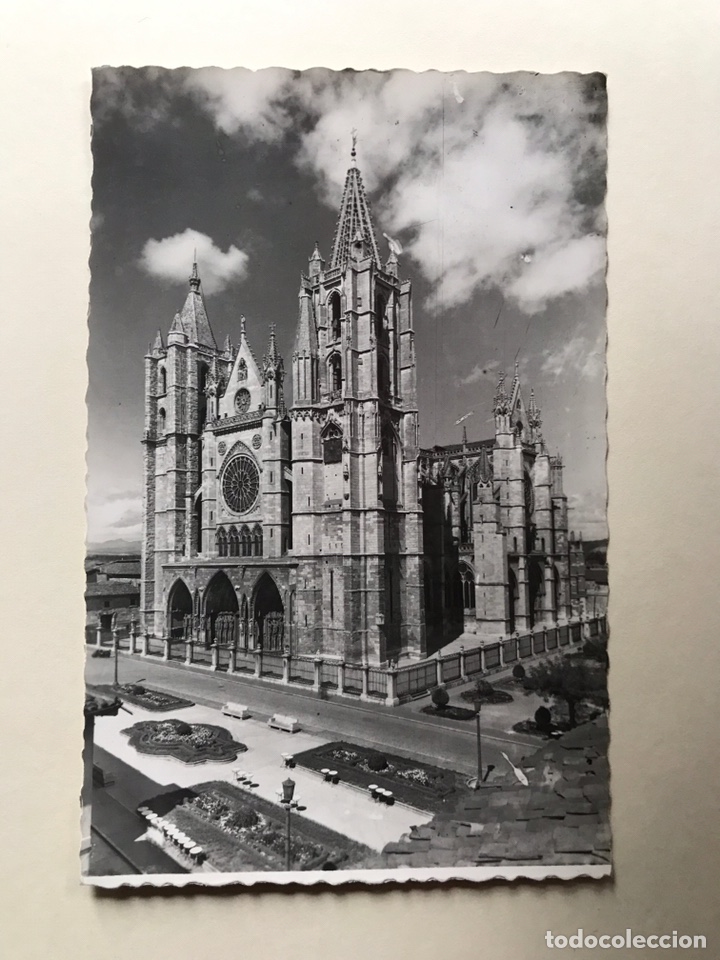 Postales: LEON. Postal No.10, Fachada Principal de la Catedral. Edita: Garcia Garrabella (h.1950?)