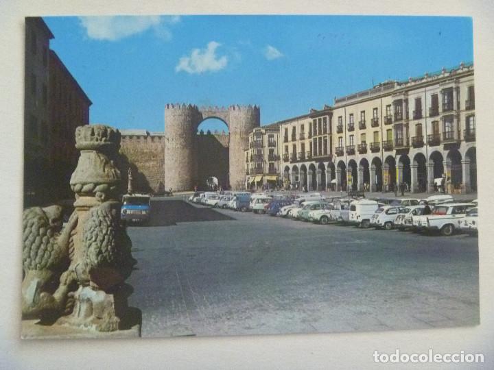 Postales: POSTAL DE AVILA . A&Ntilde;OS 60, COCHES DE EPOCA, ETC. DETRAS PUBLICIDAD PASTELERIAS, YEMAS DE AVILA