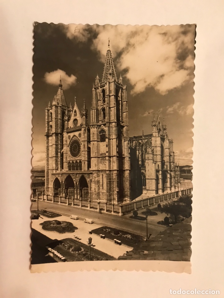 Postales: LEON. Postal No.10, Fachada Principal de la Catedral. Edita: Garcia Garrabella (h.1950?)