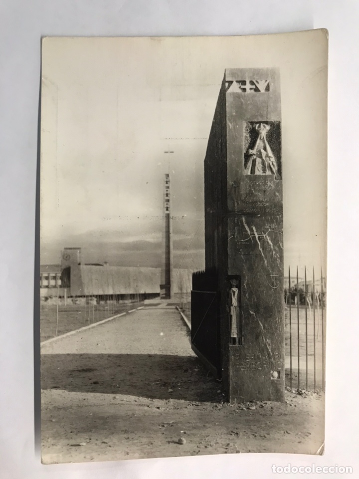 Postales: LEON. Postal No.149, Santuario de la Virgen del Camino. Puerta del Peregrino . ..Edita: Ed. Artigot
