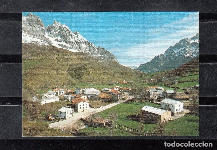 Postales: N&ordm; 12. PICOS DE EUROPA. VALLS DE VALDEON. POSADA, AL FONDO, TORRES DE ARISTAS Y TORRE DEL MEDIO
