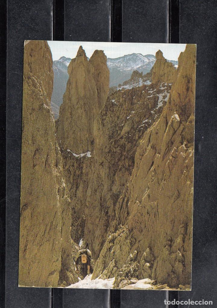 Postales: 129. VALLE DE VALDE&Oacute;N, LA CANAL DE PAMBUCHES Y LA PICA DE GOBANTES