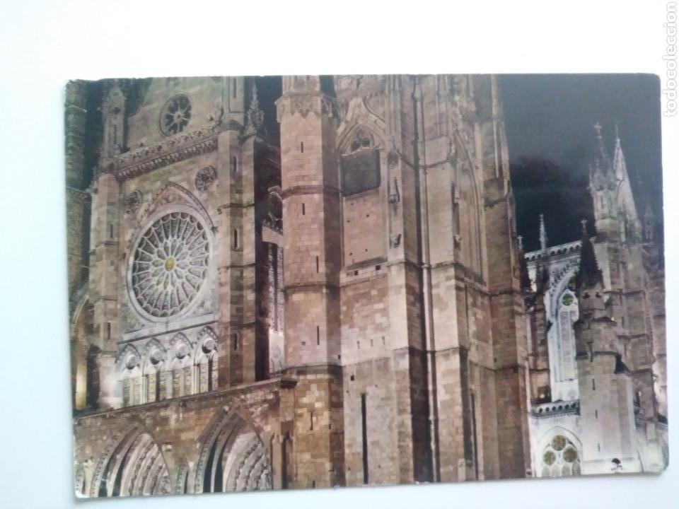 Postales: Le&oacute;n: vidrieras de noche.circulada.1969. - Foto 1