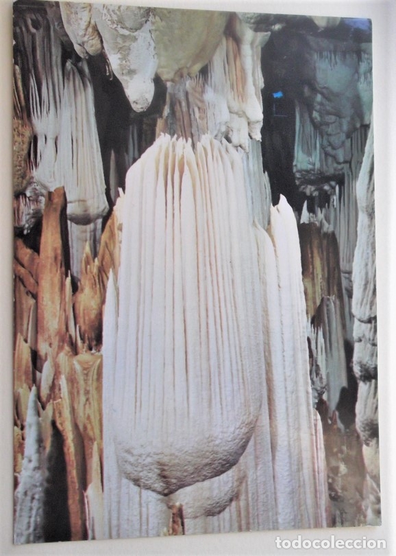 Postales: Arenas de San Pedro (&Auml;vila). 19 Gruta de El &Aacute;guila. La falda plisada. Ed. Vistabella. Nueva. Color