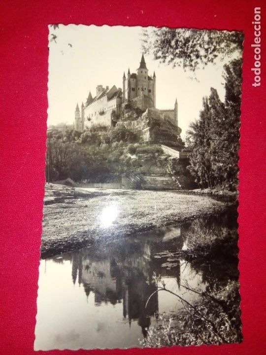 Postales: POSTAL .SEGOVIA.EL ALCAZAR REFLEJADO EN EL RIO ERESMA.USADA.