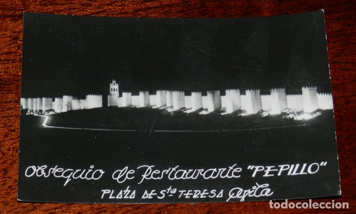 Postales: FOTO POSTAL DE AVILA, OBSEQUIO DEL RESTAURANTE PEPILLO, MURALLA ILUMINADA 1962, SIN CIRCULAR, FOTO M