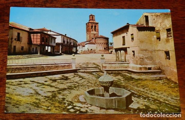 Postales: FOTO POSTAL DE AREVALO, AVILA, N.5, FUENTE DE LOS CUATRO CA&Ntilde;OS Y PLAZA DE LA VILLA, ED. M. ROYUELA.