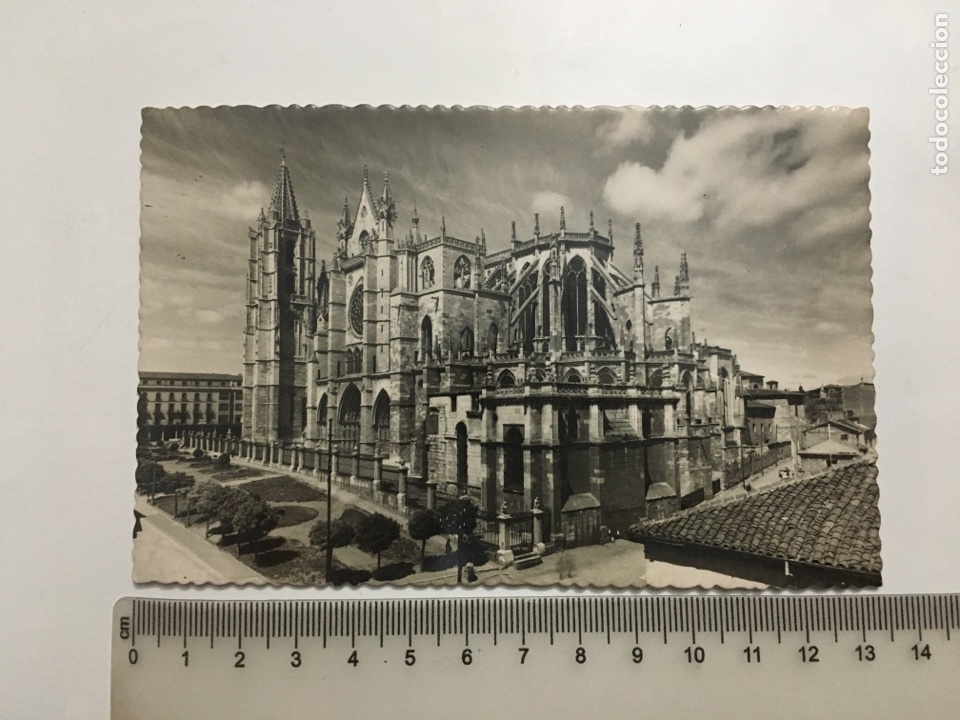 Postales: POSTAL. LEON. CATEDRAL. ABSIDE Y FACHADA DEL MEDIOD&Iacute;A. EDIC. GARC&Iacute;A GARRABELLA. H. 1950?.