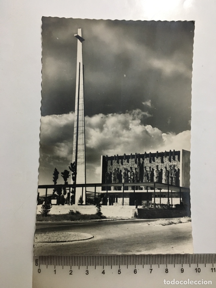 Postales: POSTAL. LEON. SANTUARIO VIRGEN DEL CAMINO. GARC&Iacute;A GARRABELLA Y C&Iacute;A. H. 1958?.