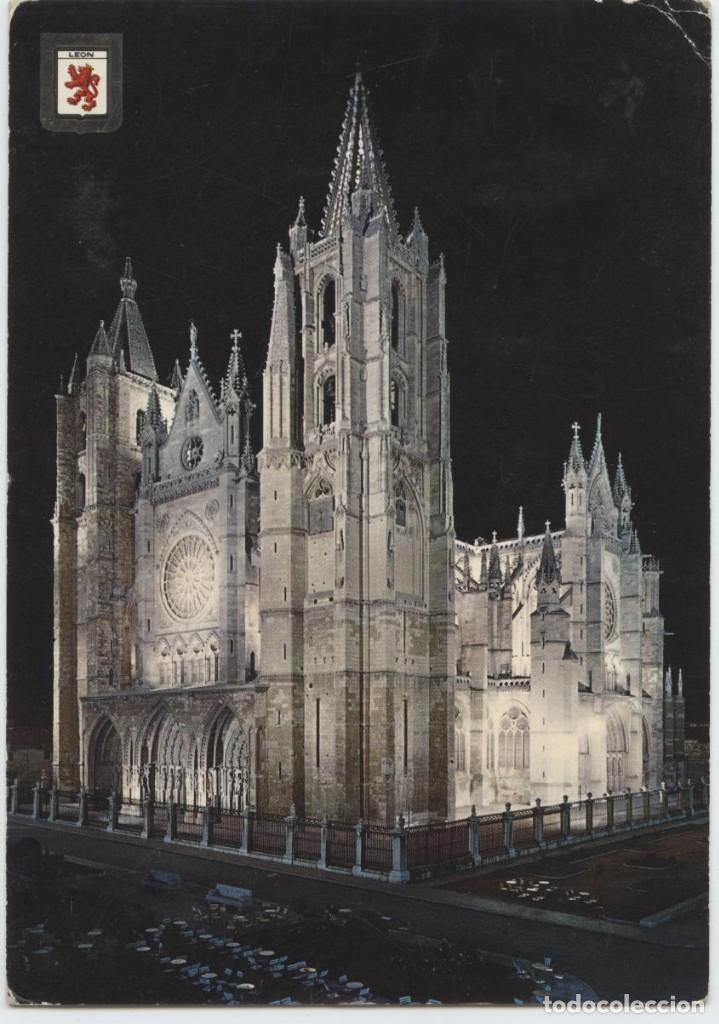 Postales: N&ordm; 29-LE&Oacute;N. Catedral. Nocturna. Circulada en 1969. Ed. A. SUBIRATS CASANOVAS