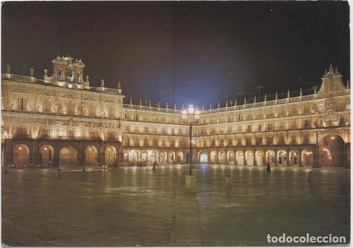Postales: N&ordm; 8-SALAMANCA. Playa Mayor y Ayuntamiento iluminados. Sin circular. Ed. MANIPEL