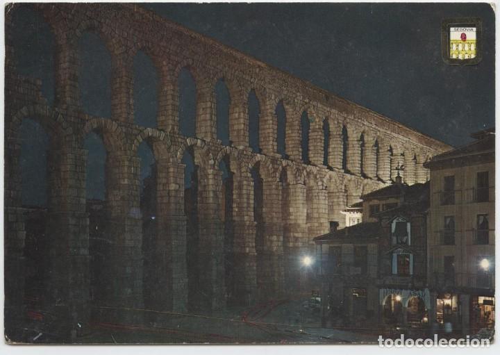 Postales: N&ordm; 42-SEGOVIA. Acueducto de noche y Plaza del Azoguejo. Sin circular. Ed. DOM&Iacute;NGUEZ