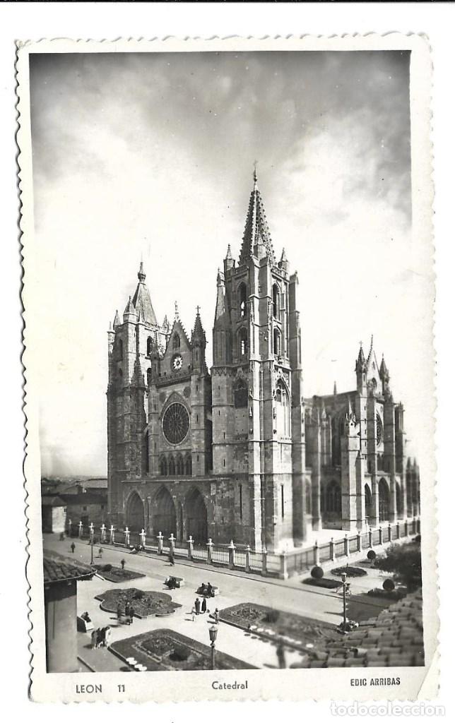 Postales: 2 de LEON ANTIGUA FOTO-POSTAL- LA CATEDRAL E INTERIOR -FOTO ARRIBAS -UNA CIRCULADA EL 11-10-1.956