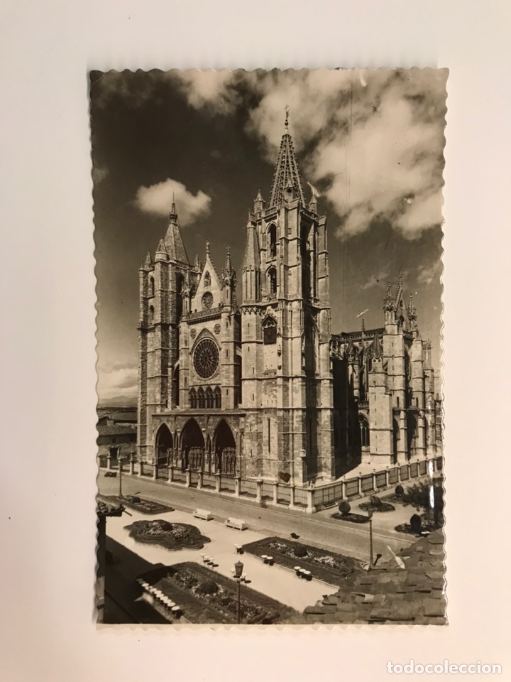 Postales: LEON. Postal No.10, Fachada Principal de la Catedral. Edita: Garcia Garrabella (h.1950?)