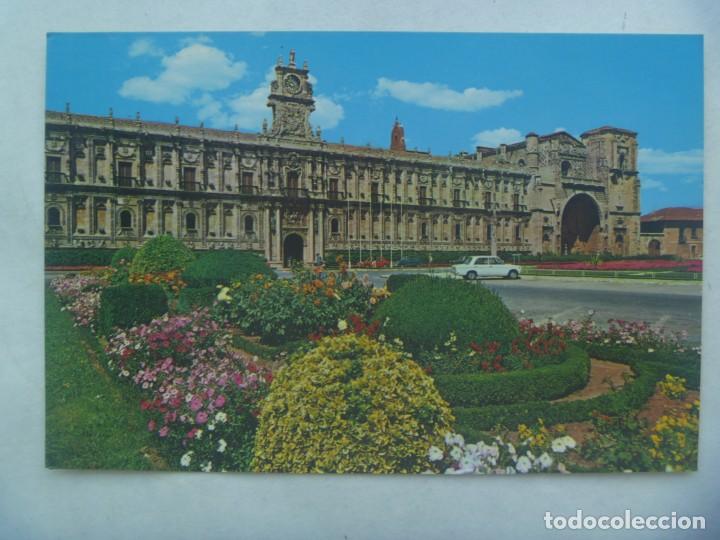Postales: POSTAL DE LEON : HOSTAL SAN MARCOS . A&Ntilde;OS 70, COCHE DE EPOCA