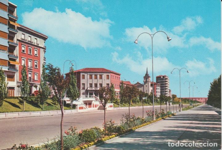 Postales: (10) LEON . AVENIDA DE LA FACULTAD