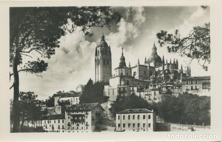 Postales: N&ordm; 13-SEGOVIA. La catedral. Vista tomada desde el pinar. Sin circular. EDICIONES GARC&Iacute;A GARRABELLA