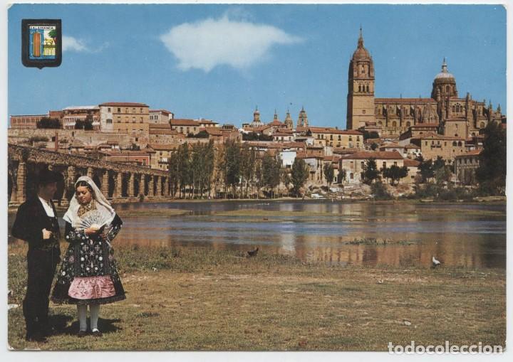 Postales: N&ordm; 12-SALAMANCA. Pareja t&iacute;pica en el r&iacute;o Tormes y Catedral. Sin circular. ED. DOM&Iacute;NGUEZ