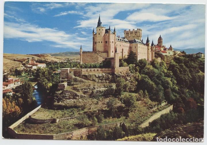 Postales: N&ordm; 4-SEGOVIA. El Alc&aacute;zar, al fondo Monasterio del Parral. Sin circular. ED. MANIPEL