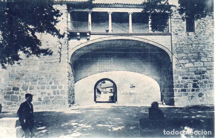 Postales: POSTAL N&ordm; 20 - AVILA - PUERTA DEL RASTRO. FOT. MAYORAL ENCINAR. SIN CIRCULAR.