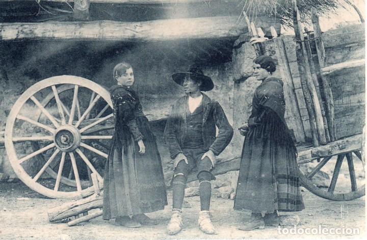 Postales: POSTAL N&ordm; 42 - AVILA - TIPOS DEL PAIS. ESCENAS DE ALDEA. FOT. MAYORAL ENCINAR. SIN CIRCULAR.