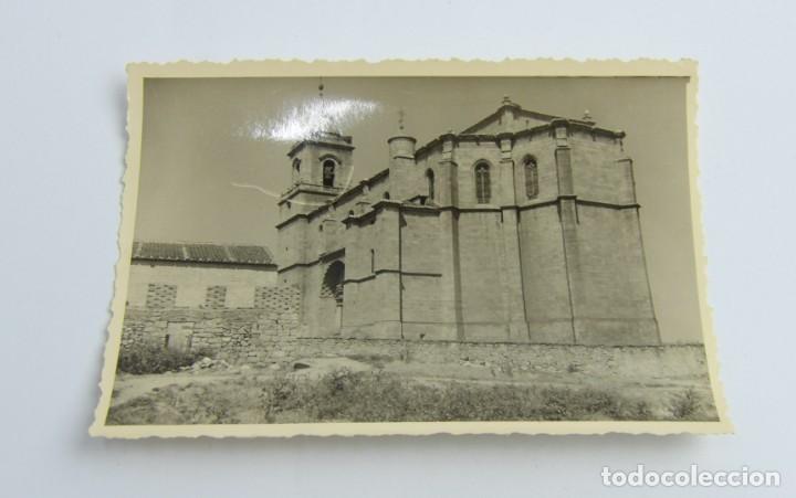 Postales: FOTOGRAFIA DE VILLACASTIN, AVILA, IGLESIA DE SAN SEBASTIAN, A&Ntilde;OS 50, MIDE 10 X 7 CMS.