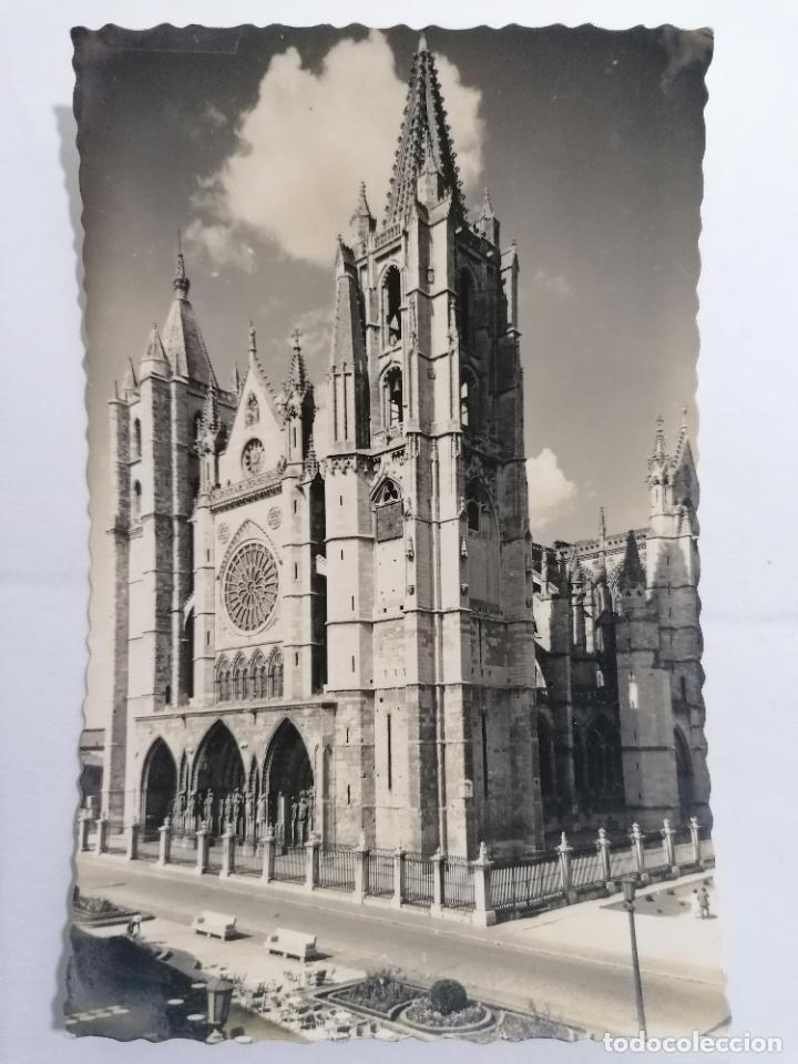 Postales: POSTAL LEON, LA CATEDRAL FACHADA PRINCIPAL, A&Ntilde;OS 50, EDICIONES ARRIBAS