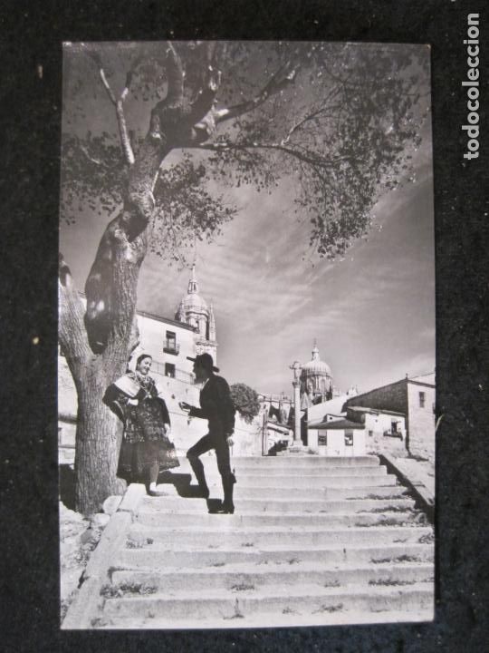 Cartoline: SALAMANCA-PAREJA TIPICA-DOMINGUEZ-15-POSTAL ANTIGUA-(85.459)