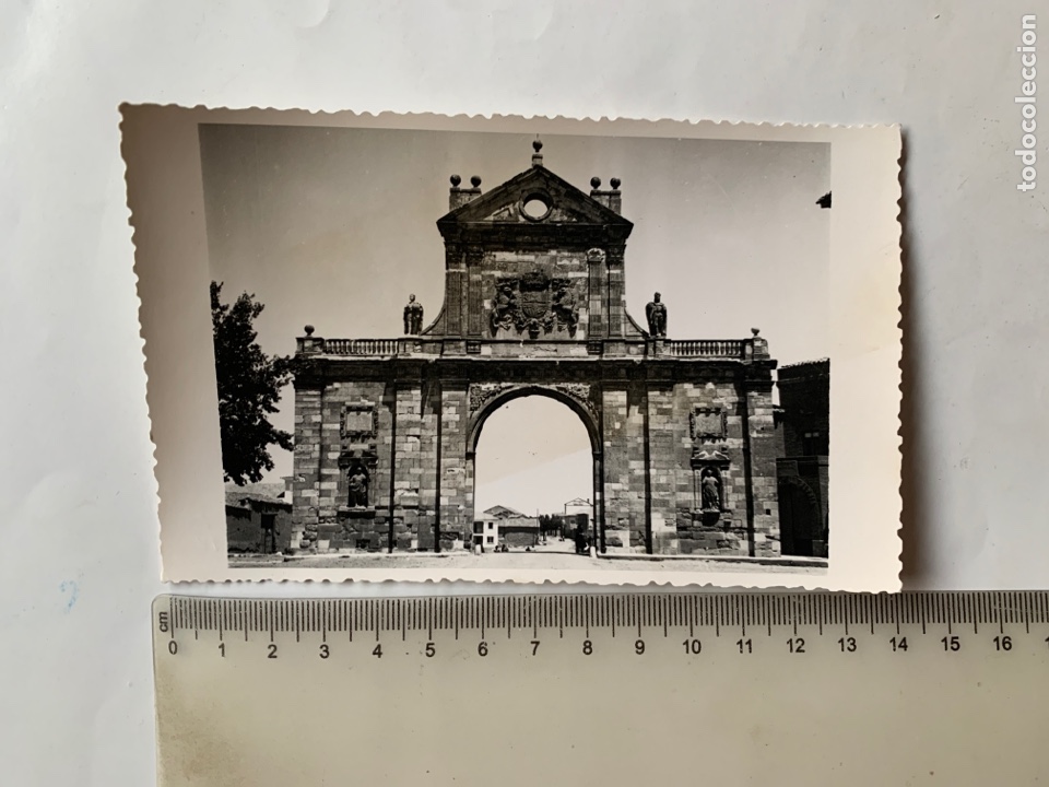 Postales: POSTAL. ARCO DE SAN BENITO. SAHAGUN. FOT&Oacute;GRAFO?.