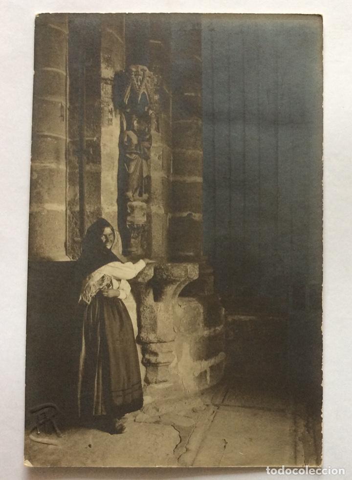 Postcards: POSTAL FOTOGR&Aacute;FICA COSTUMBRISTA IGLESIA DE SAN VICENTE VIRGEN DE LA ROSA MOZA ENTRANDO. &Aacute;VILA.